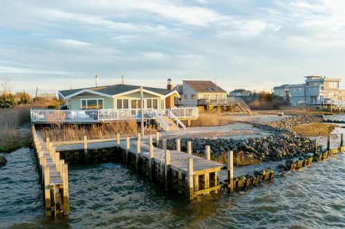 350 Dune Rd, West Hampton Beach, NY 11978-2900