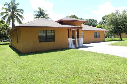 2701 Rhode Island Ave, Fort Pierce, FL 34947-4775