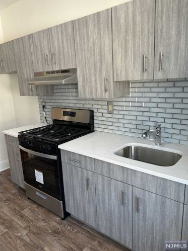 292 Lawton Ave, Cliffside Park NJ  07010-2434 exterior