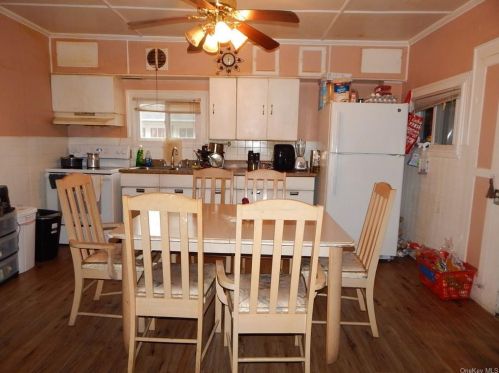 4 Knapp Ave, Middletown NY  10940-5604 exterior