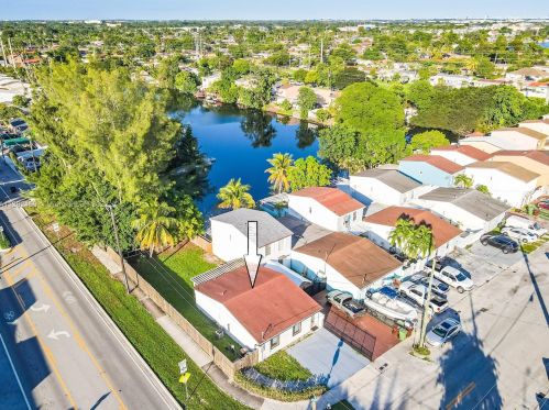 1595 73rd St, Hialeah FL  33014-3834 exterior