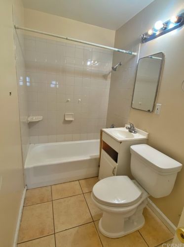 358 Landsford St, Lancaster CA 93535-2613 exterior