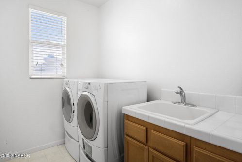 1007 Anabelle St, Santa Maria CA 93458-7315 exterior