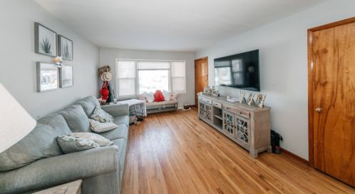 1933 Oklahoma Ave, Milwaukee, WI 53207-2951