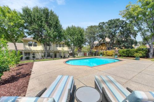 255 American River Canyon Dr, Folsom CA  95630-7142 exterior