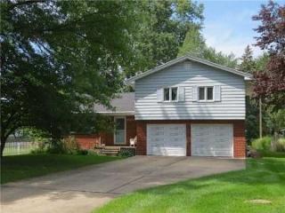 1009 Ogontz Ave, Maumee, OH 43537-3229