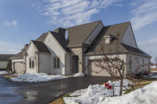 1762 Bess Ct, Oconomowoc, WI 53066-4892