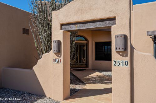 2510 Sunrock Ln, Tucson, AZ 85745-8937