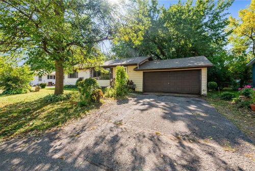 608 4th St, New Johannesburg, WI 54017-1036
