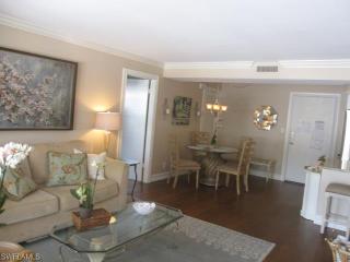 552 12th Ave, Naples FL  34120-3368 exterior