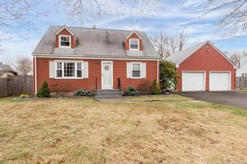 2 Wicklow St, Windsor Locks, CT 06096-1817