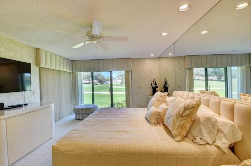 28 Glens Dr, Boynton Beach FL  33436-6207 exterior