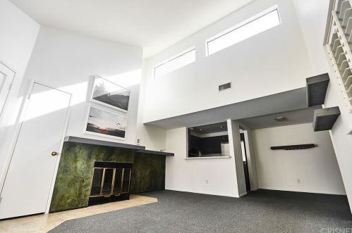 23903 Del Monte Dr, Santa Clarita, CA 91355-3365