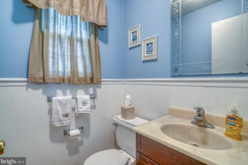 42 Saratoga Dr, New Castle DE  19720-4232 exterior