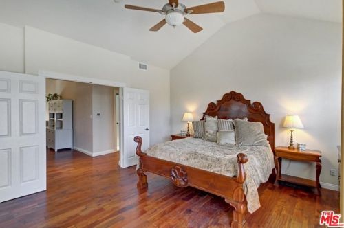 5100 Noble Ave, Van Nuys CA 91402-4509 exterior