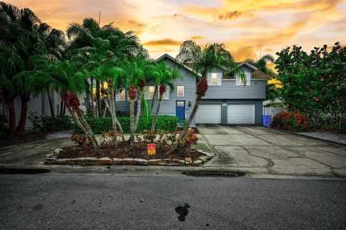 17059 1st St, Saint Petersburg, FL 33708-1438