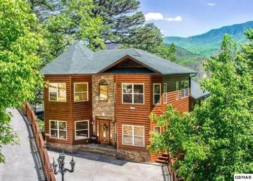 449 Campbell Lead Rd, Gatlinburg, TN 37738-3044