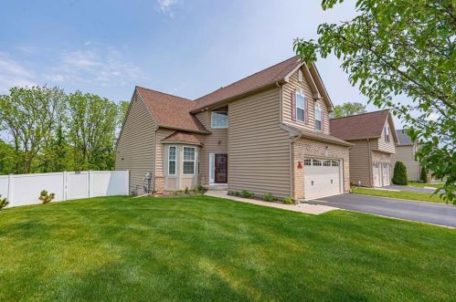 1105 Monarch Ln, Breinigsville PA  18031-9321 exterior