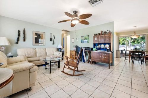 15 Knights Bridge Rd, Naples, FL 34112-0639