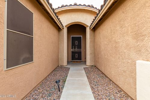 3890 Ashley Dr, Chandler AZ 85249-5261 exterior