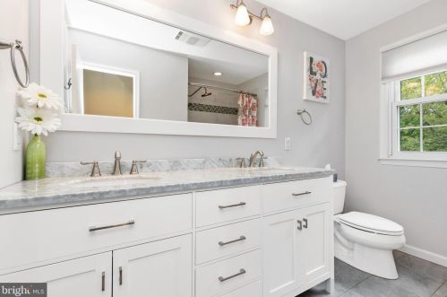 3218 Bruce Dr, Dresher PA  19025-1637 exterior