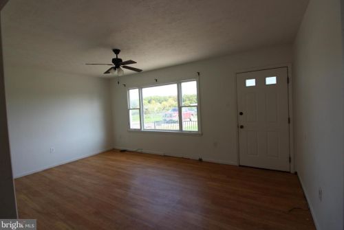 221 Grover Rd, Edinburg, VA 22824-3111