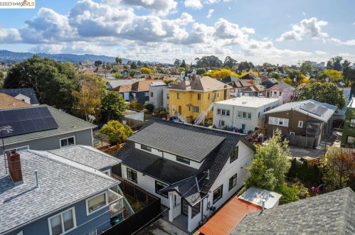 1077 57th St, Oakland CA  94608-2744 exterior