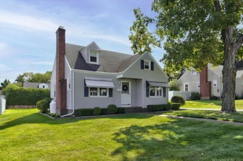 39 Oleary Dr, Manchester, CT 06040-2611