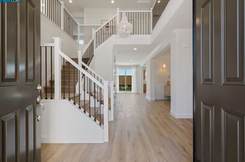 5040 Grapevine Ln, Oakley, CA
