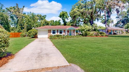 3005 Dogwood St, Beaufort, SC 29906-6829