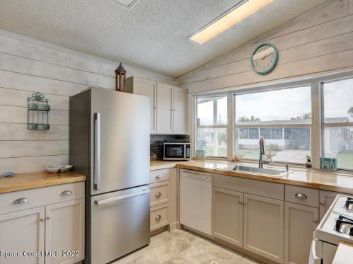 803 Vireo Dr, Sebastian FL  32976-7351 exterior