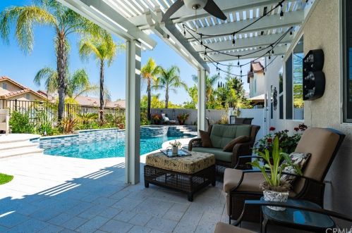 32418 Magenta Ct, Temecula CA  92592-3876 exterior