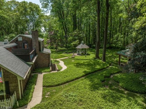 5 Voorhees Rd, White House Station, NJ 08889-3339