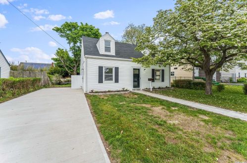 820 County Line Rd, Amityville NY  11701-1752 exterior