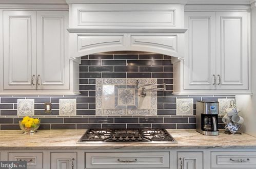 17 Windmill Dr, Southampton PA  18966-2328 exterior