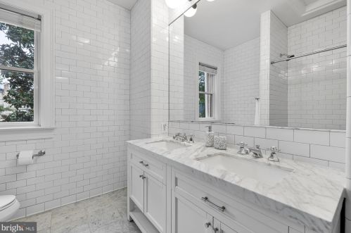 613 Kenyon St, Washington DC  20010-2909 exterior