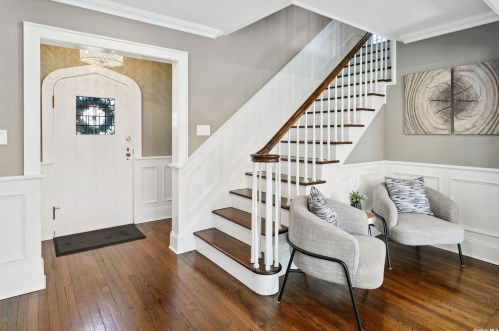 210 Harvard St, Williston Park, NY 11596-1915