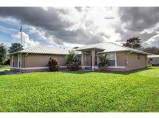 102 Columbia Ave, Sebastian, FL 32958-4506