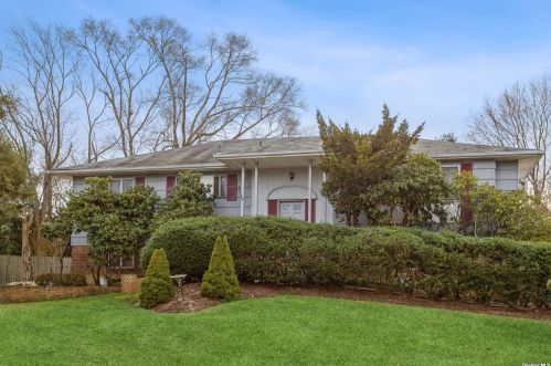 5 Olympia Ct, Elwood, NY 11731-4038