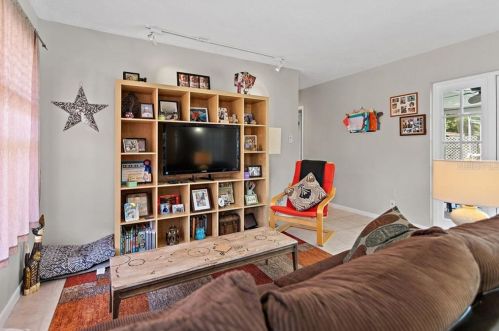 6534 18th Way, Saint Petersburg FL  33702-7146 exterior
