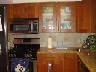 32 Dallenbach Ln, East Brunswick NJ  08816-5683 exterior