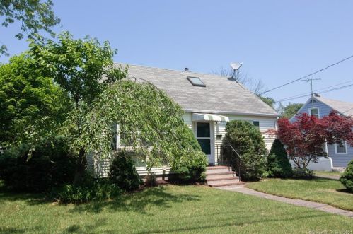18 Wayland Rd, Milford CT  06460-4534 exterior