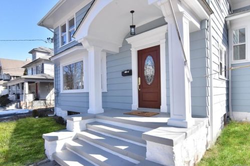 28 Cole Ter, New Rochelle NY  10801-1504 exterior