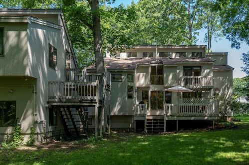 258 Shore Dr, Salem NH  03079-1694 exterior