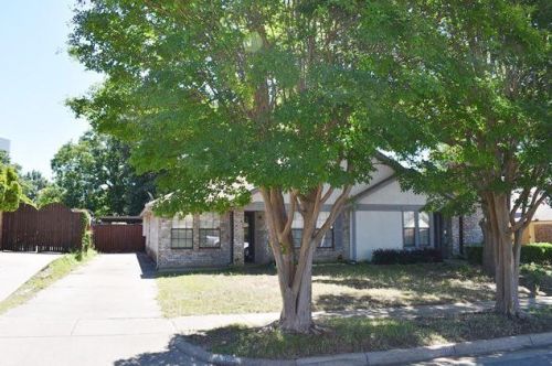 2802 Brittany Dr, Euless, TX 76039-7602