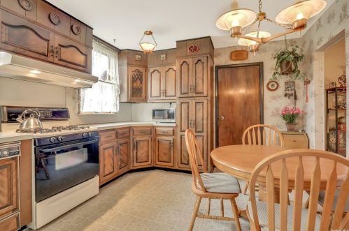 45 Ward St, Westbury NY  11590-2929 exterior