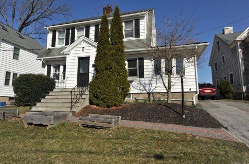 9 Iroquois Rd, Crotonville, NY 10562-3806