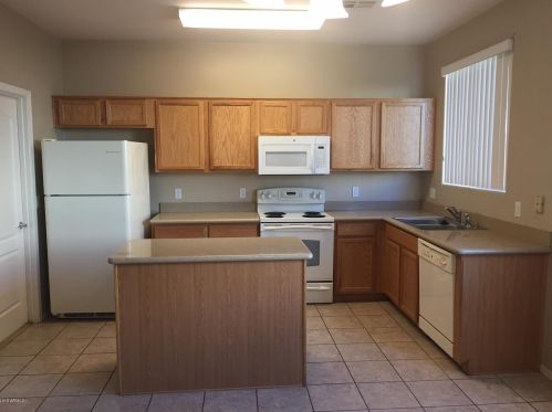 17634 Mandalay Ln, Sun City, AZ 85388-7909