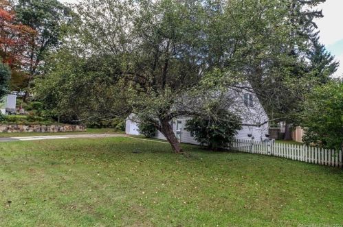 29 Fairchild Dr, Bethel, CT 06801-2835