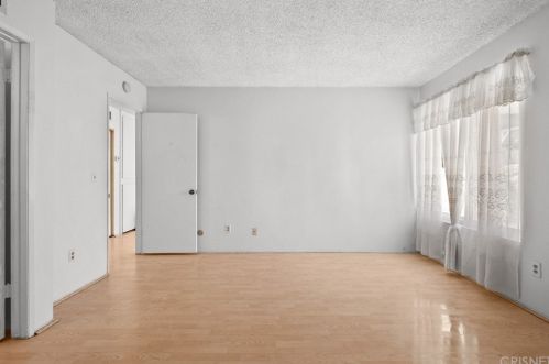 19712 Avenue Of The Oaks, Santa Clarita CA  91321-1311 exterior